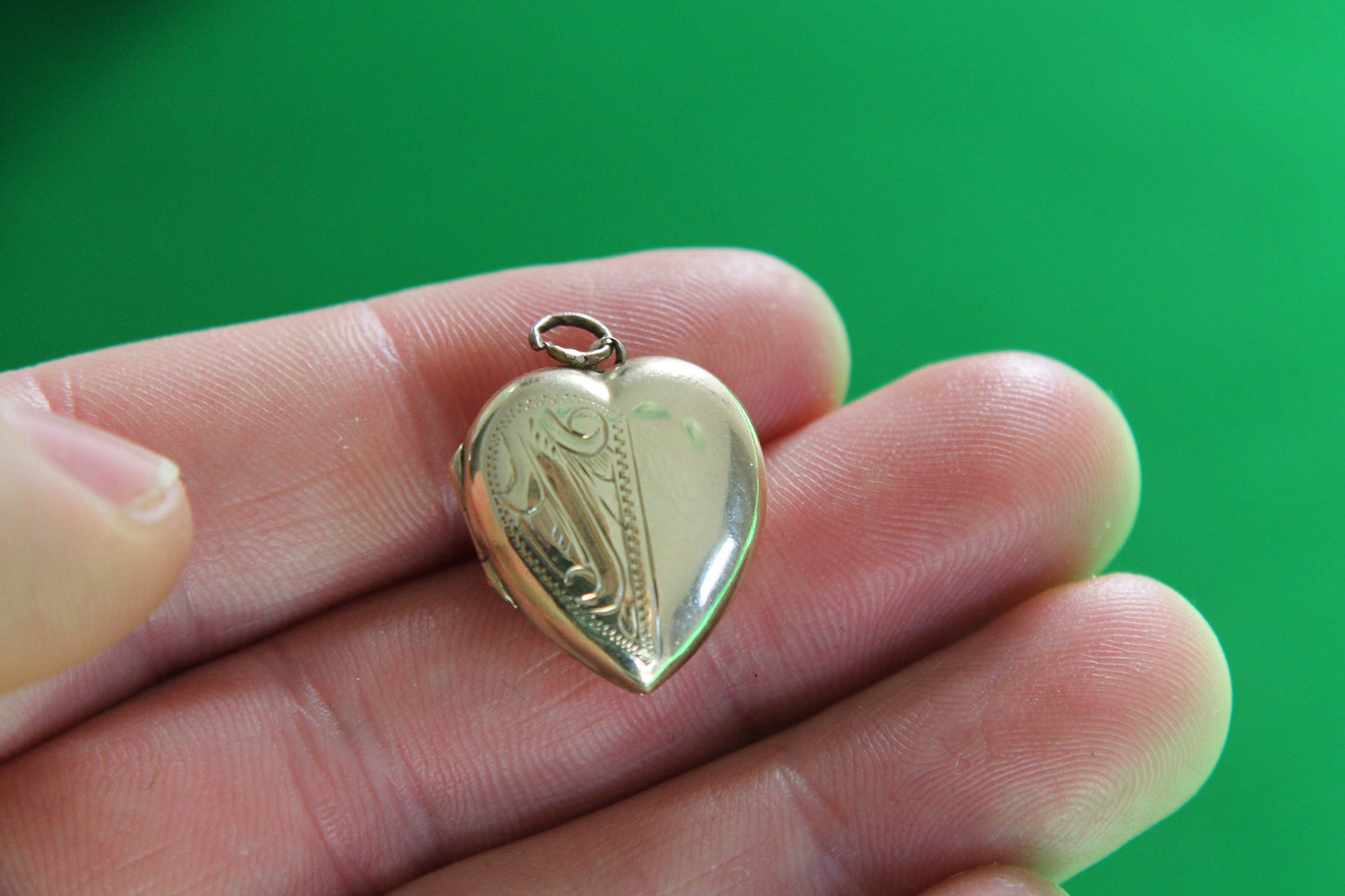 9ct-Gold-Art-Deco-Heart-Locket