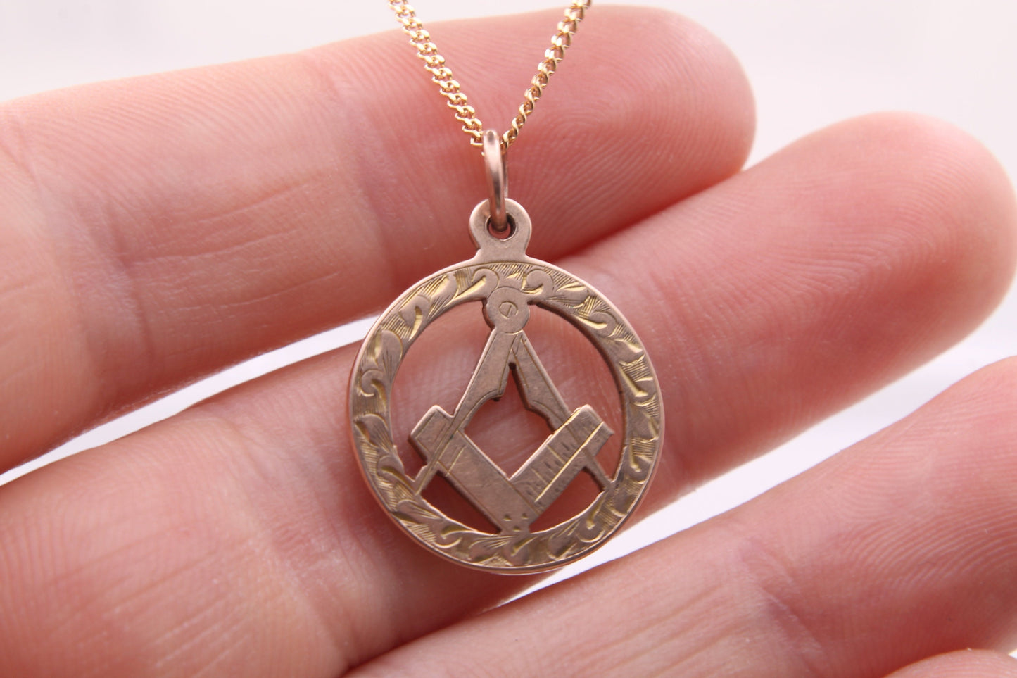 Antique-9ct-Gold-Masonic-Pendant