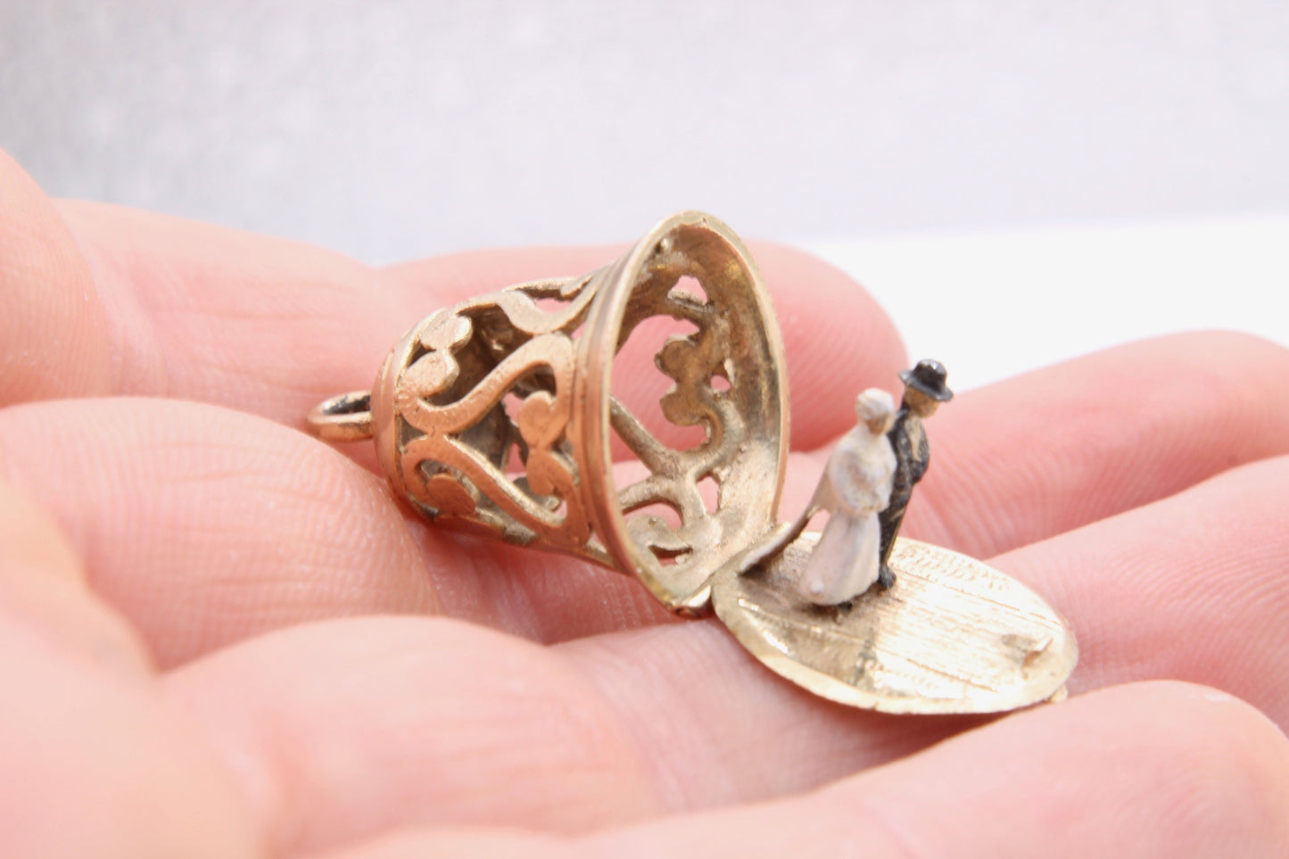 Vintage 9ct Gold Wedding Bell Opening Charm