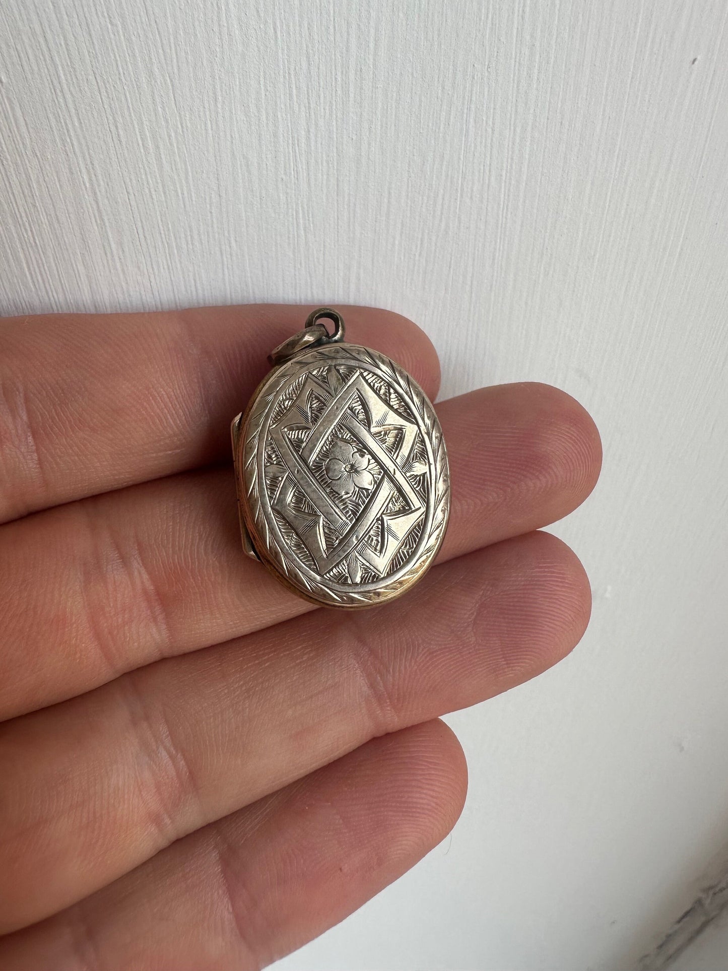 Antique 9ct Gold Bk & Ft Decorative Locket