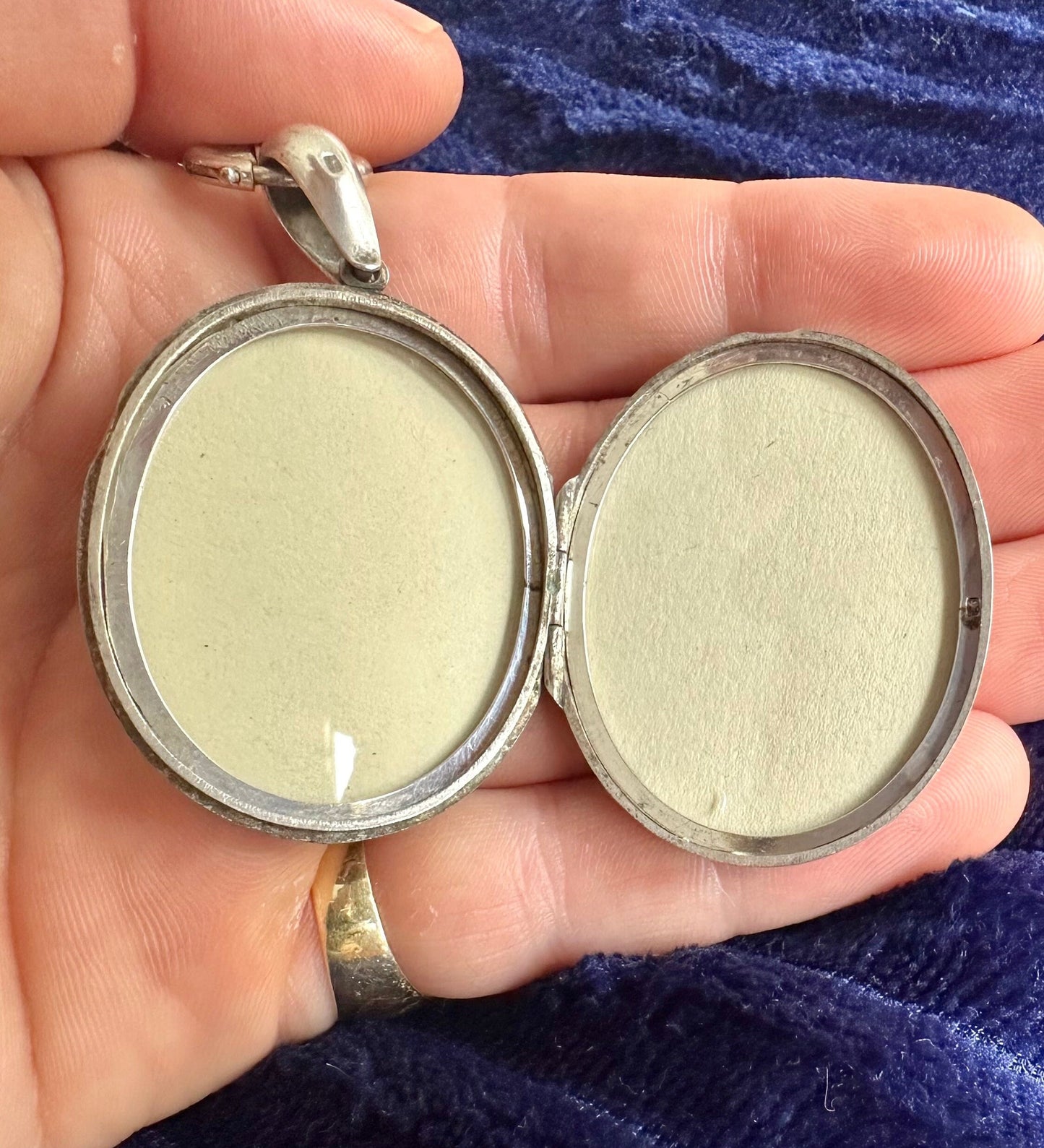 Antique-Victorian-Sterling-Silver-Locket-Necklace,-Forget-Me-Not-Flowers,-1880