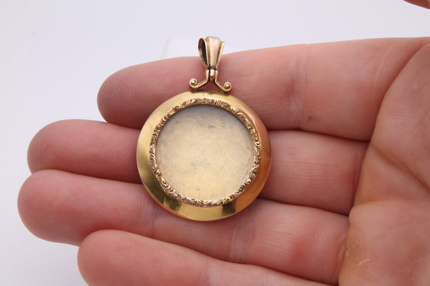 Antique-9ct-Gold-Pendant-Locket