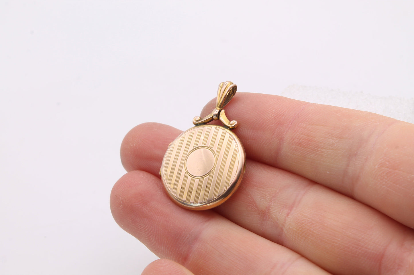 Antique Edwardian 9ct Gold Back & Front Locket