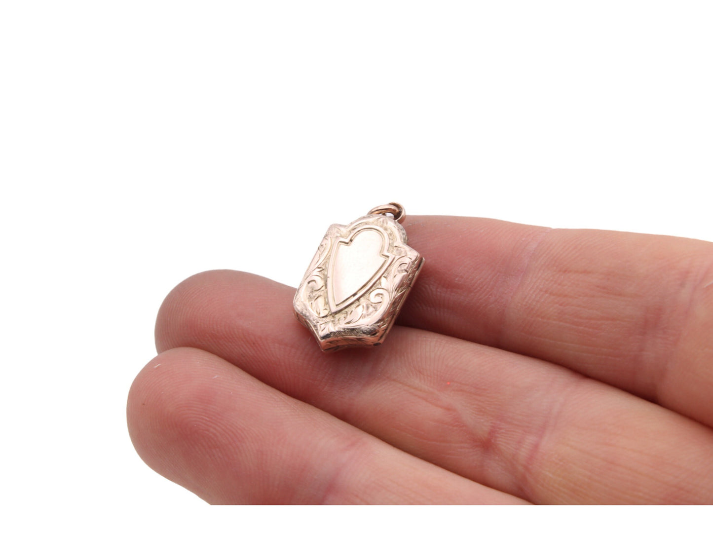 Antique-Victorian-9ct-Gold-Shield-Shaped-Locket