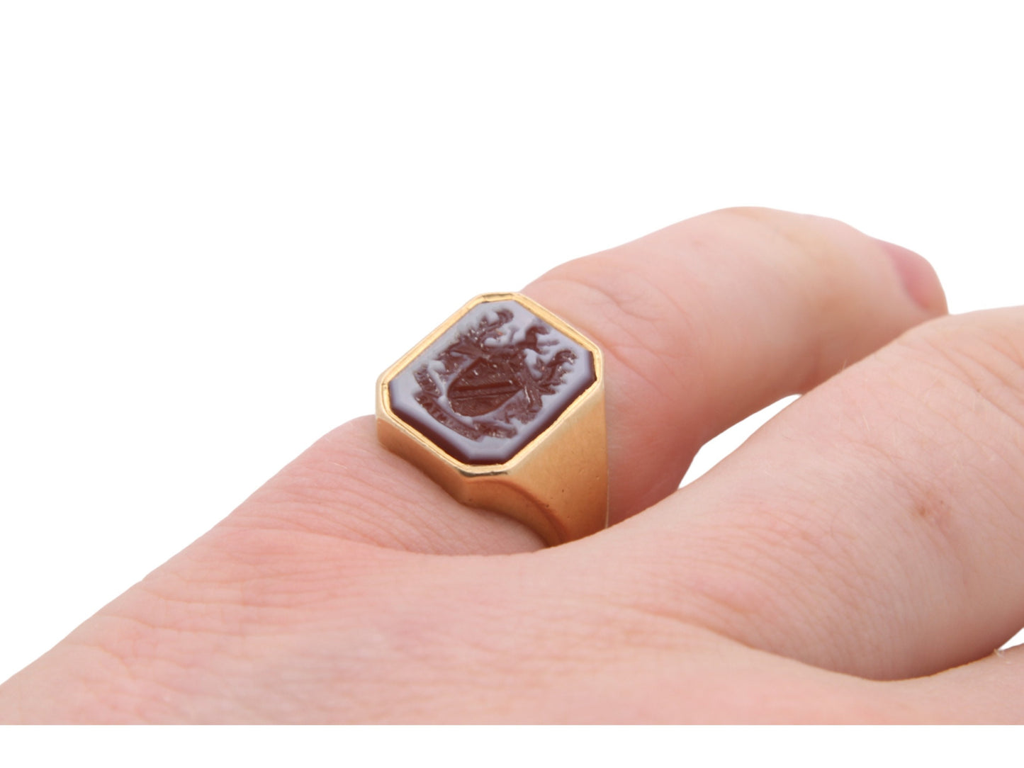 Vintage 18ct Gold Intaglio Lilac Agate Coat Of Arms Signet Ring