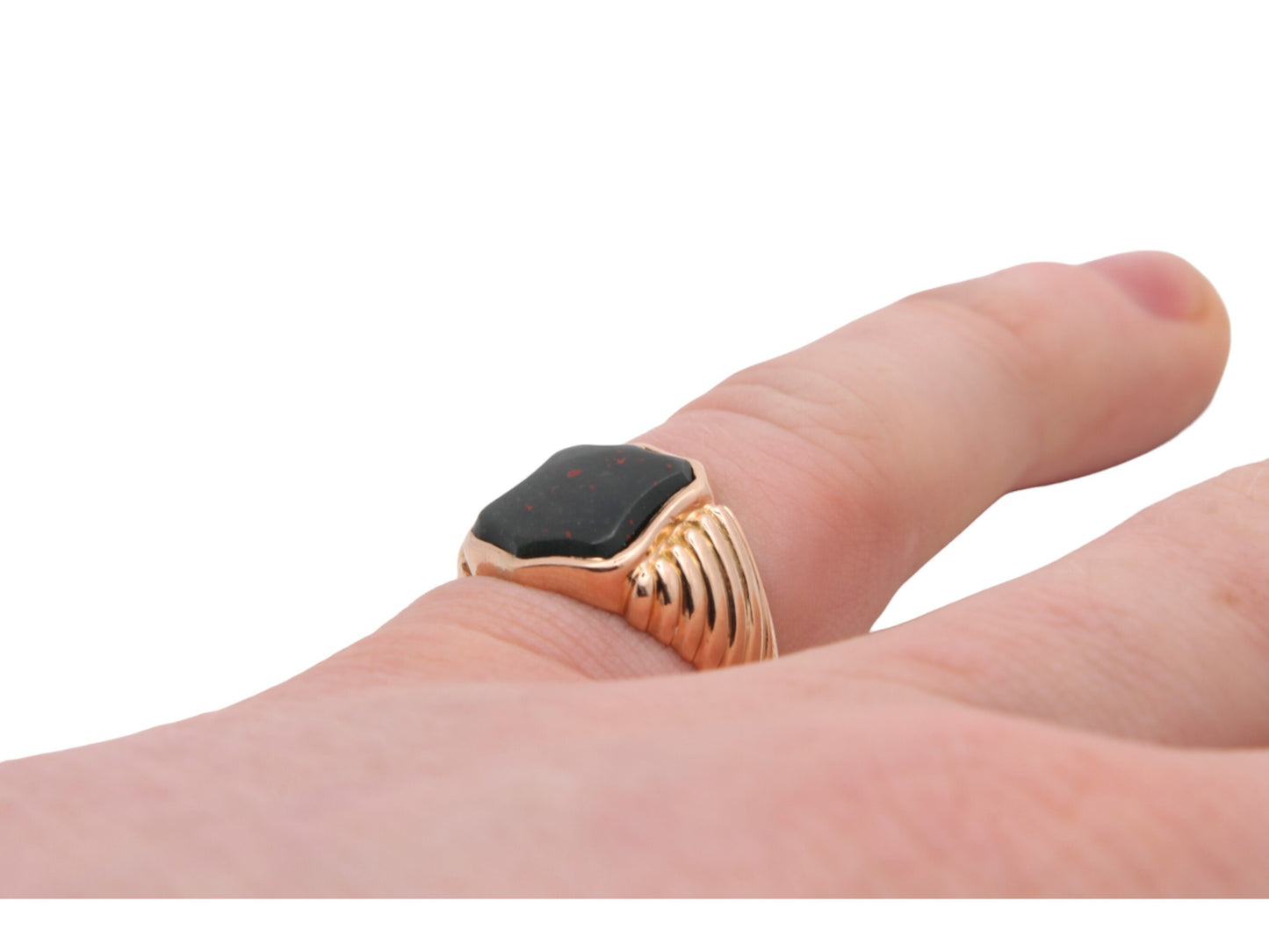 Antique 15ct Gold Shield Shaped Bloodstone Signet Ring