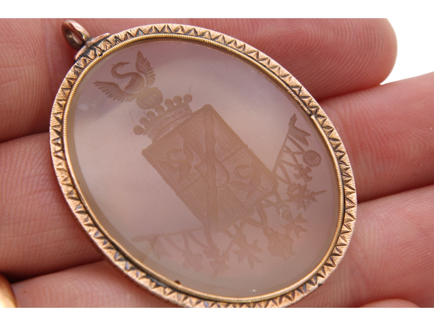 Antique 18ct Gold Swan Intaglio Crested Chalcedony Pendant