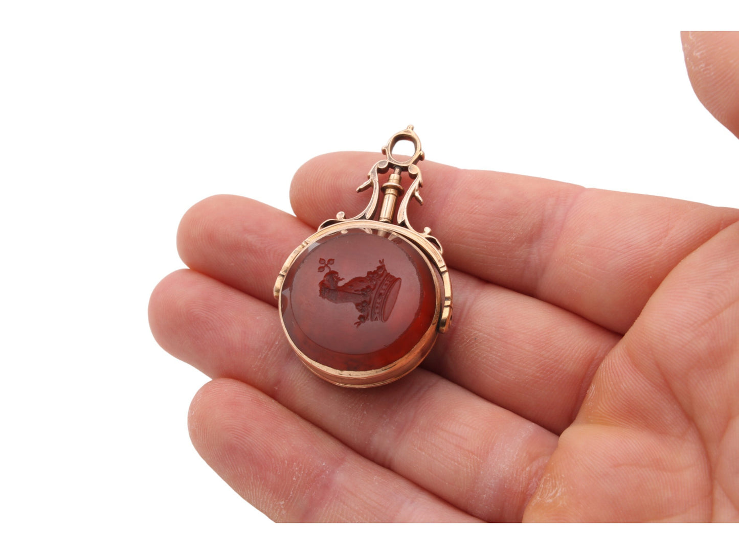 Antique-9ct-Gold-Intaglio-Griffin-Crest-Pendant-Seal