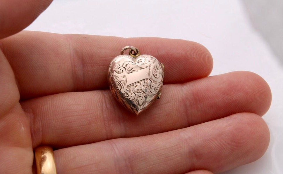 Antique 9ct Gold Decorative Heart Locket