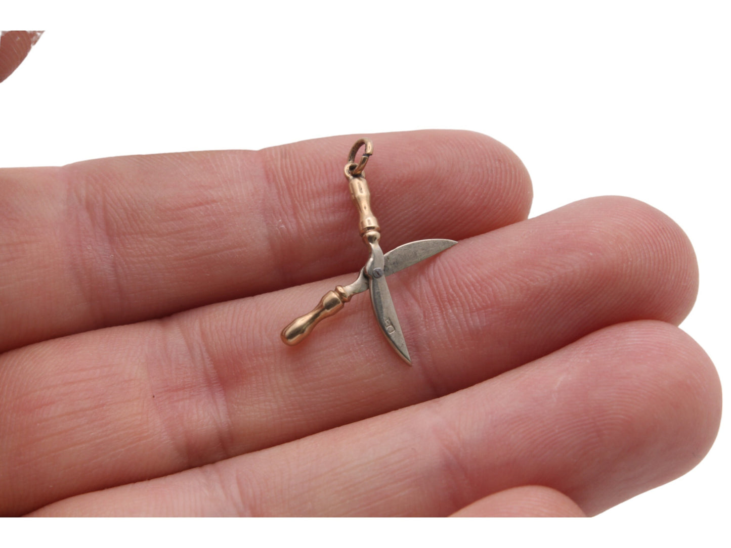 Antique-9ct-Gold-Movable-Garden-Shears-Charm