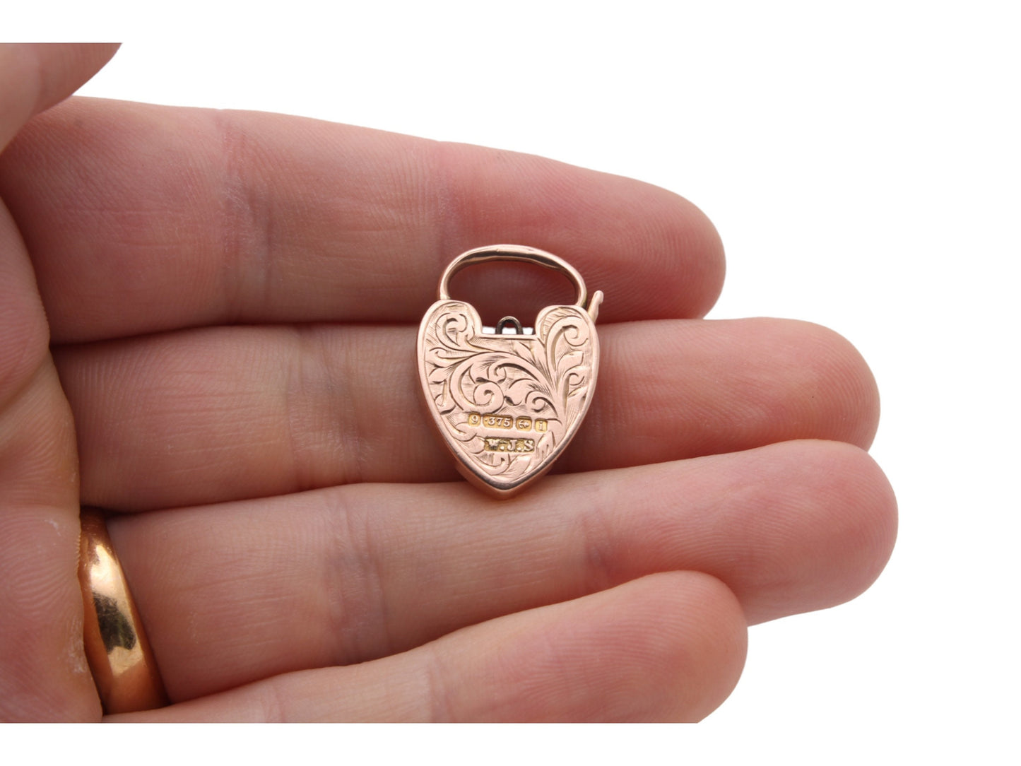 Antique-9ct-Gold-Engraved-Padlock-Pendant
