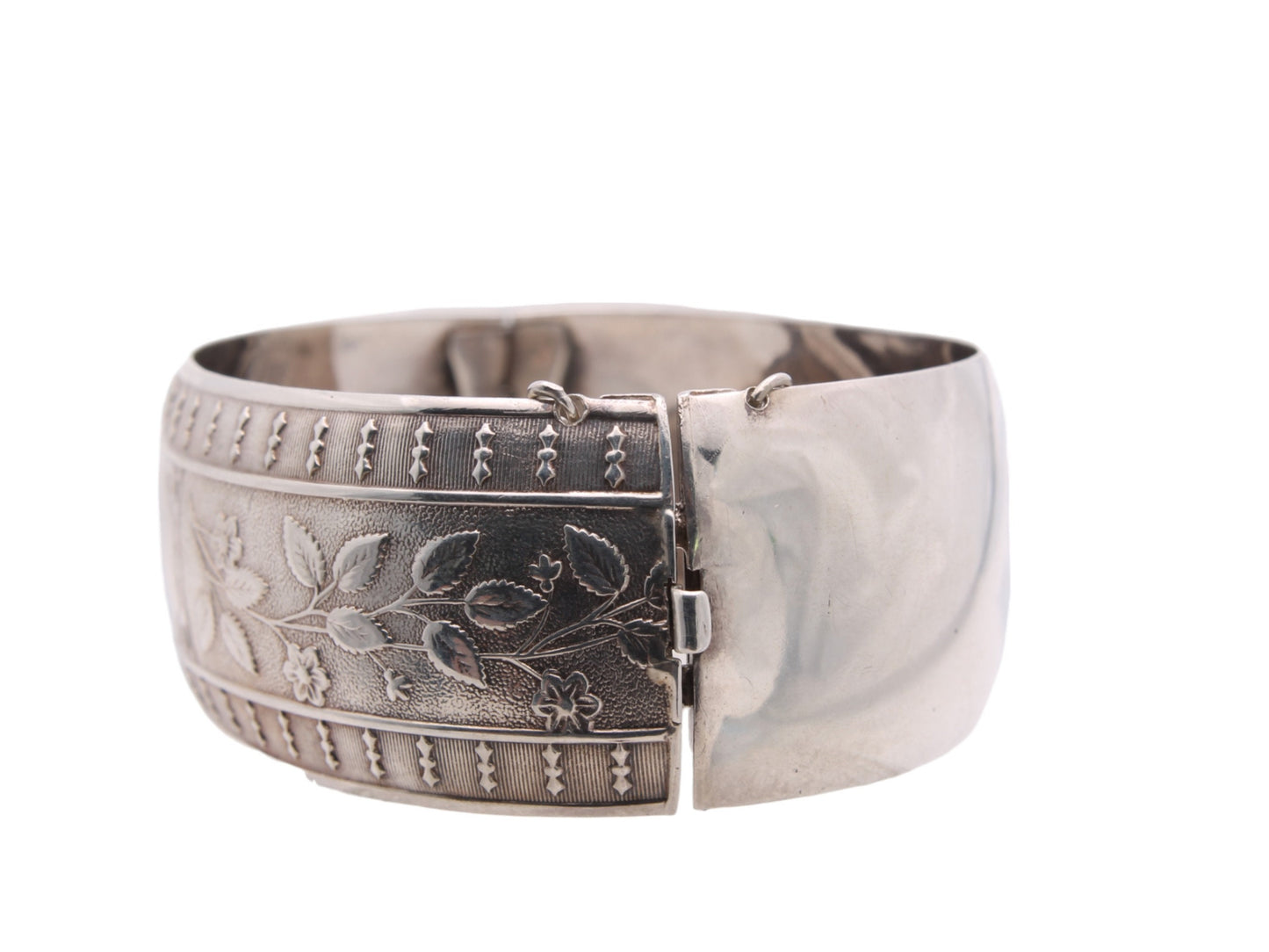 Antique-Sterling-Silver-Decorative-Bangle