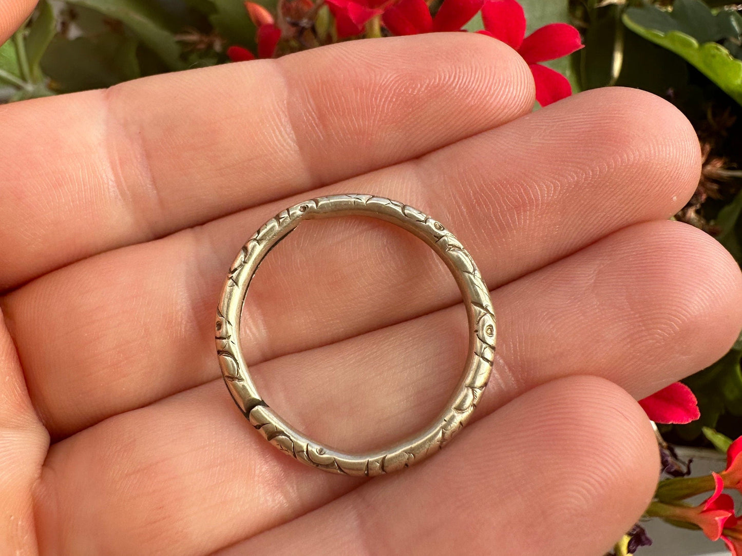 Antique Georgian 9ct Yellow Gold Large Chased Split Ring, 26mm