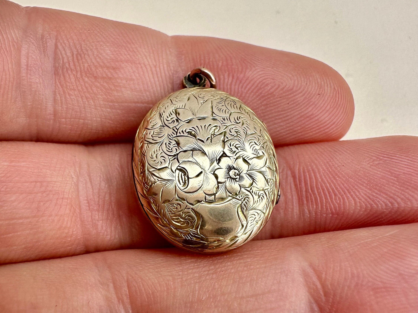 Antique Victorian 9ct Gold Decorative Locket