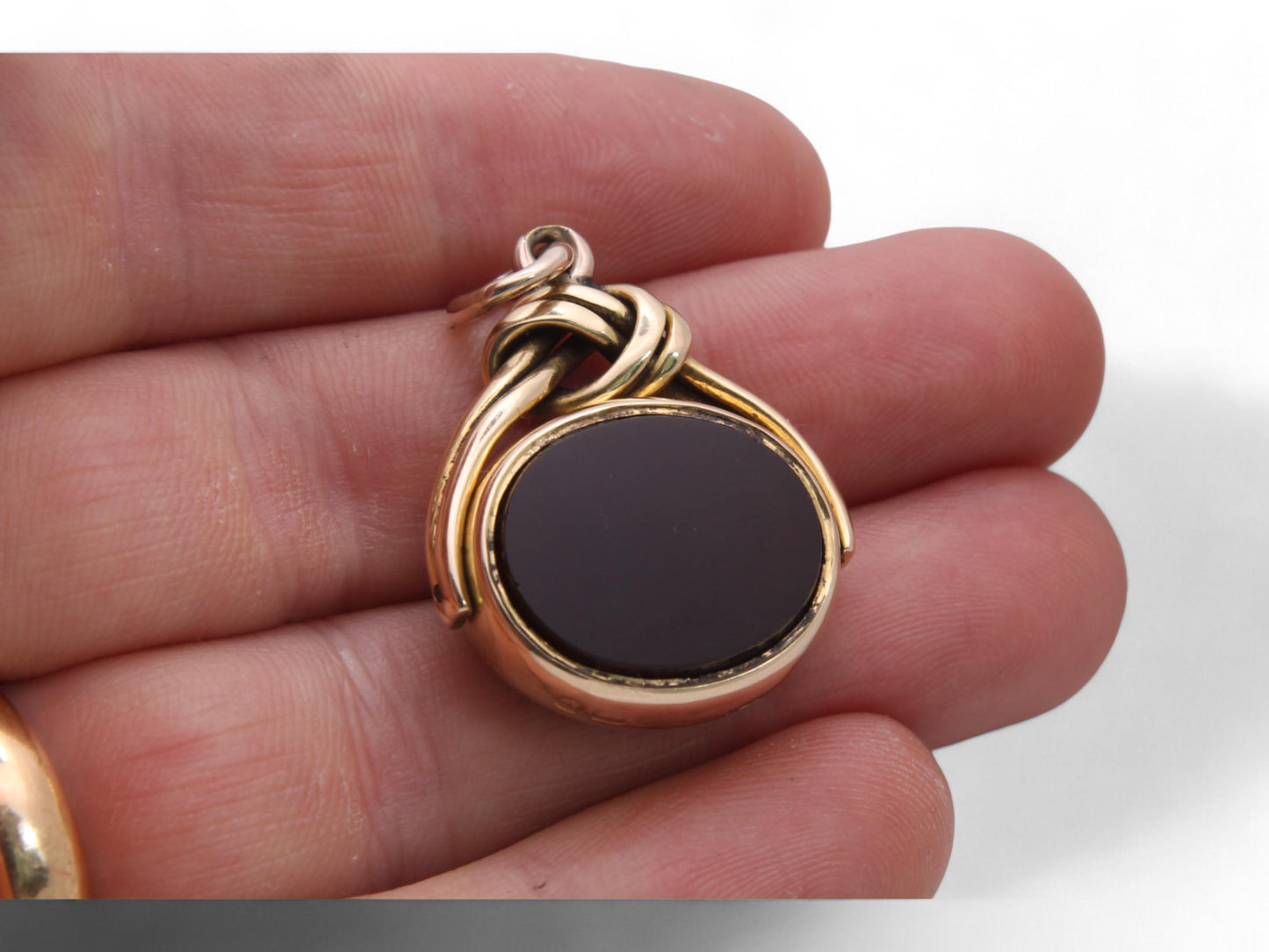 Antique-18ct-Gold-Bloodstone-Carnelian-Spinner-Pendant,-1876