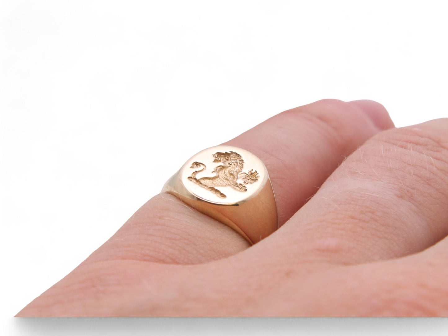 Vintage 9ct Gold Intaglio Lion Crest Signet Ring