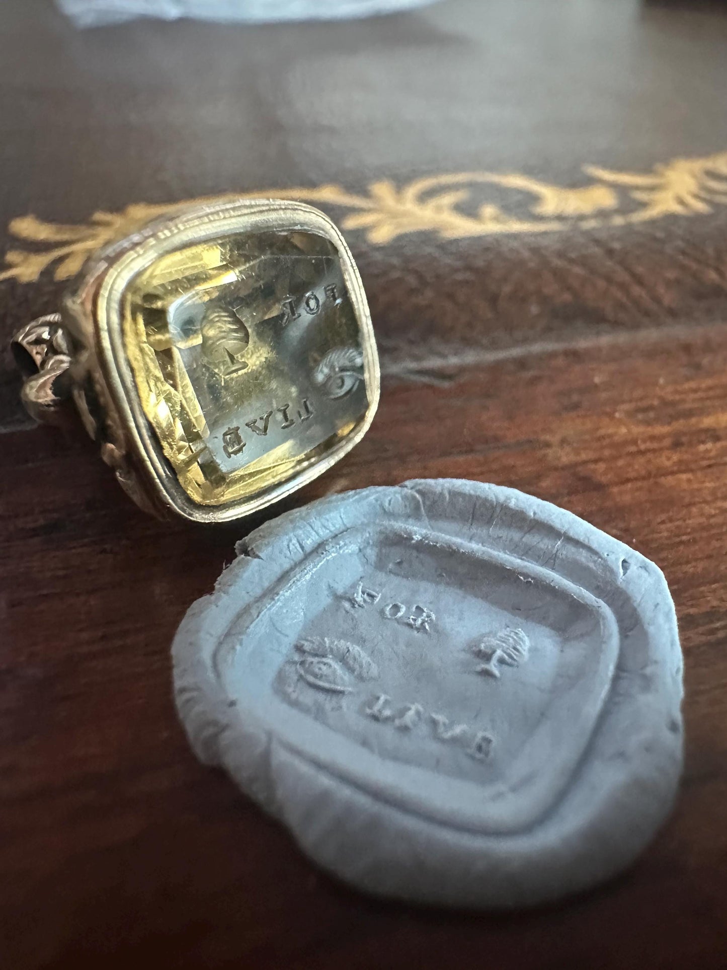 Antique-Georgian-15ct-Gold-"For-You-I-live"-Rebus-Puzzle-Intaglio-Pendant-Seal