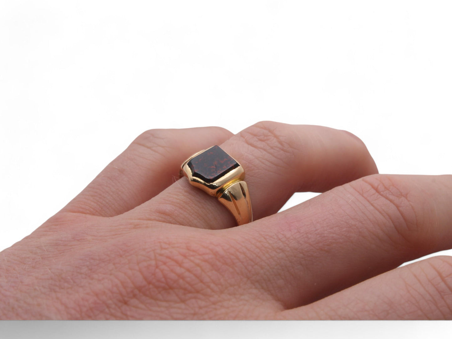Antique 18ct Gold Bloodstone Shield Signet Ring