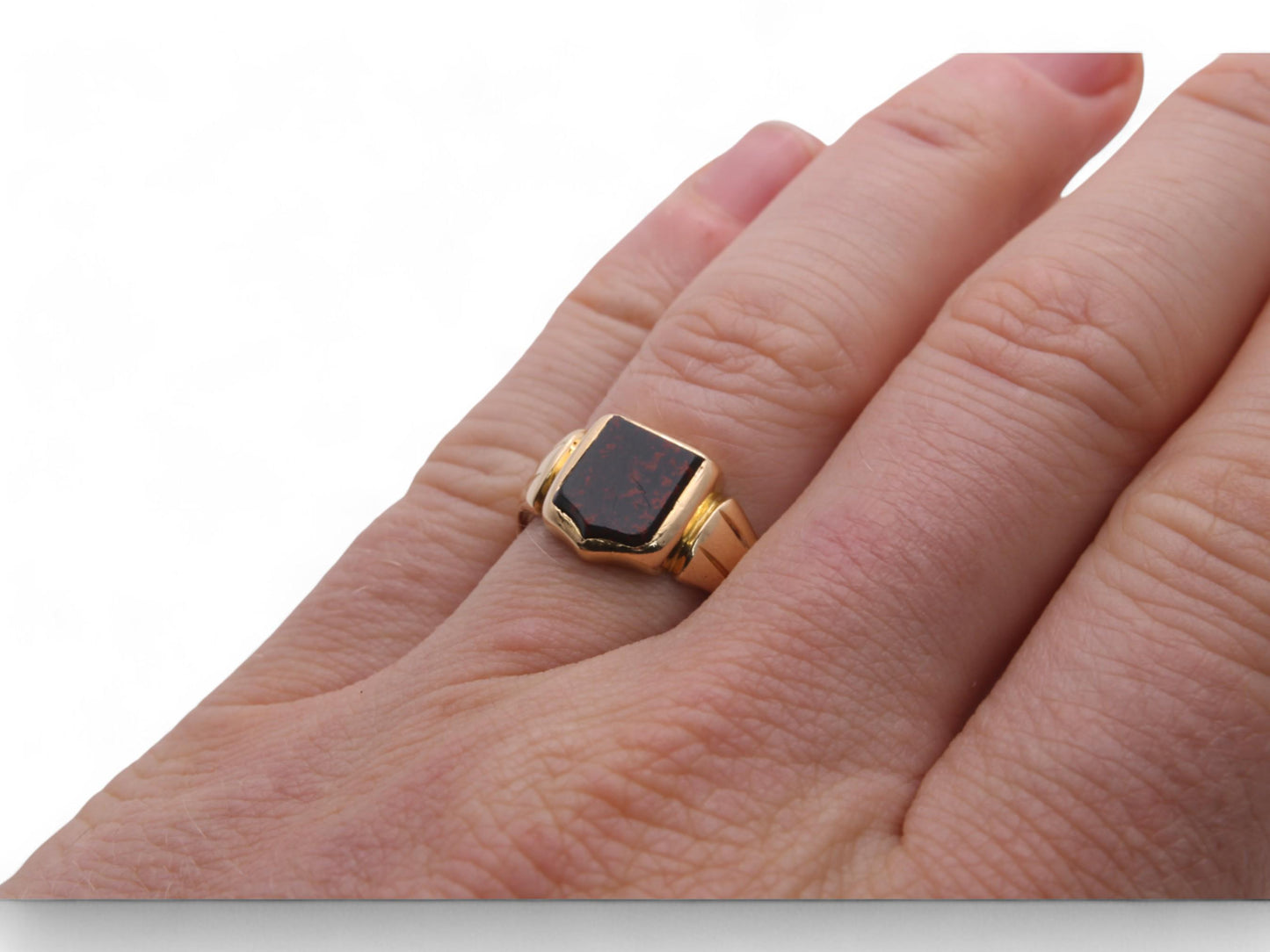 Antique 18ct Gold Bloodstone Shield Signet Ring