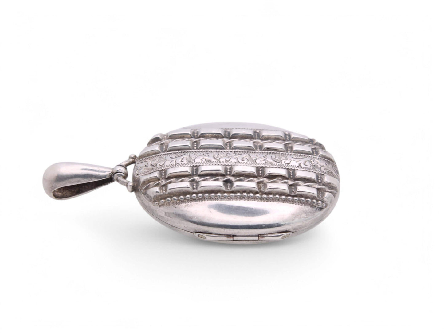 Antique-Sterling-Silver-Decorative-Locket