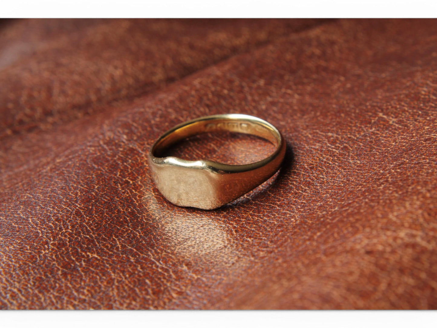 Antique-18ct-Gold-Shield-Signet-Ring