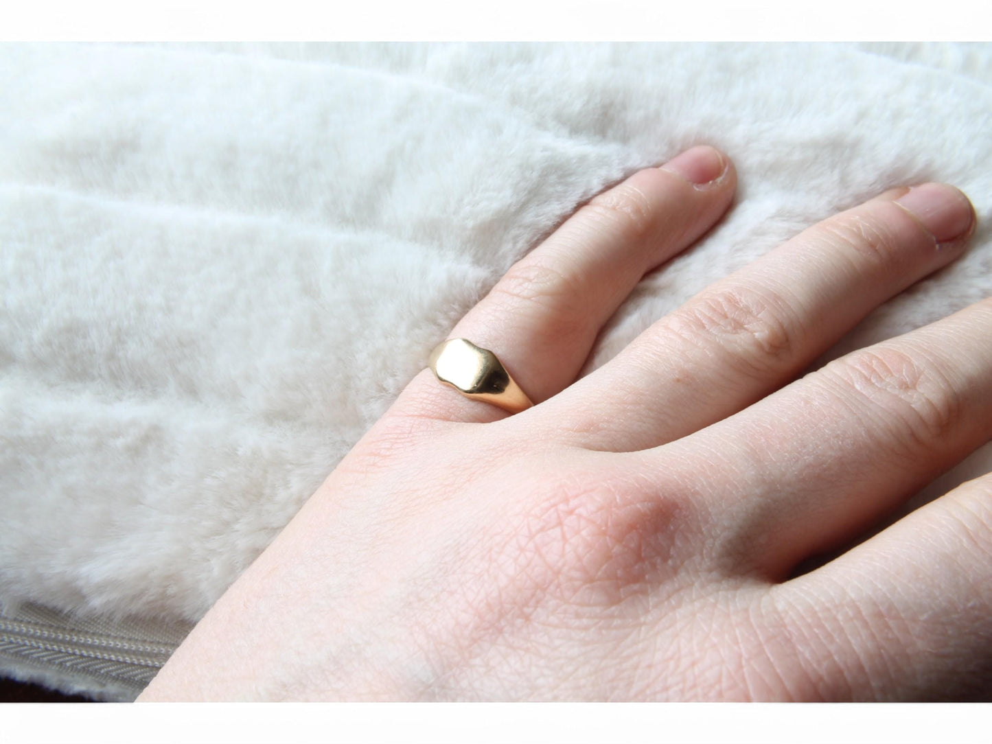 Antique 18ct Gold Shield Signet Ring