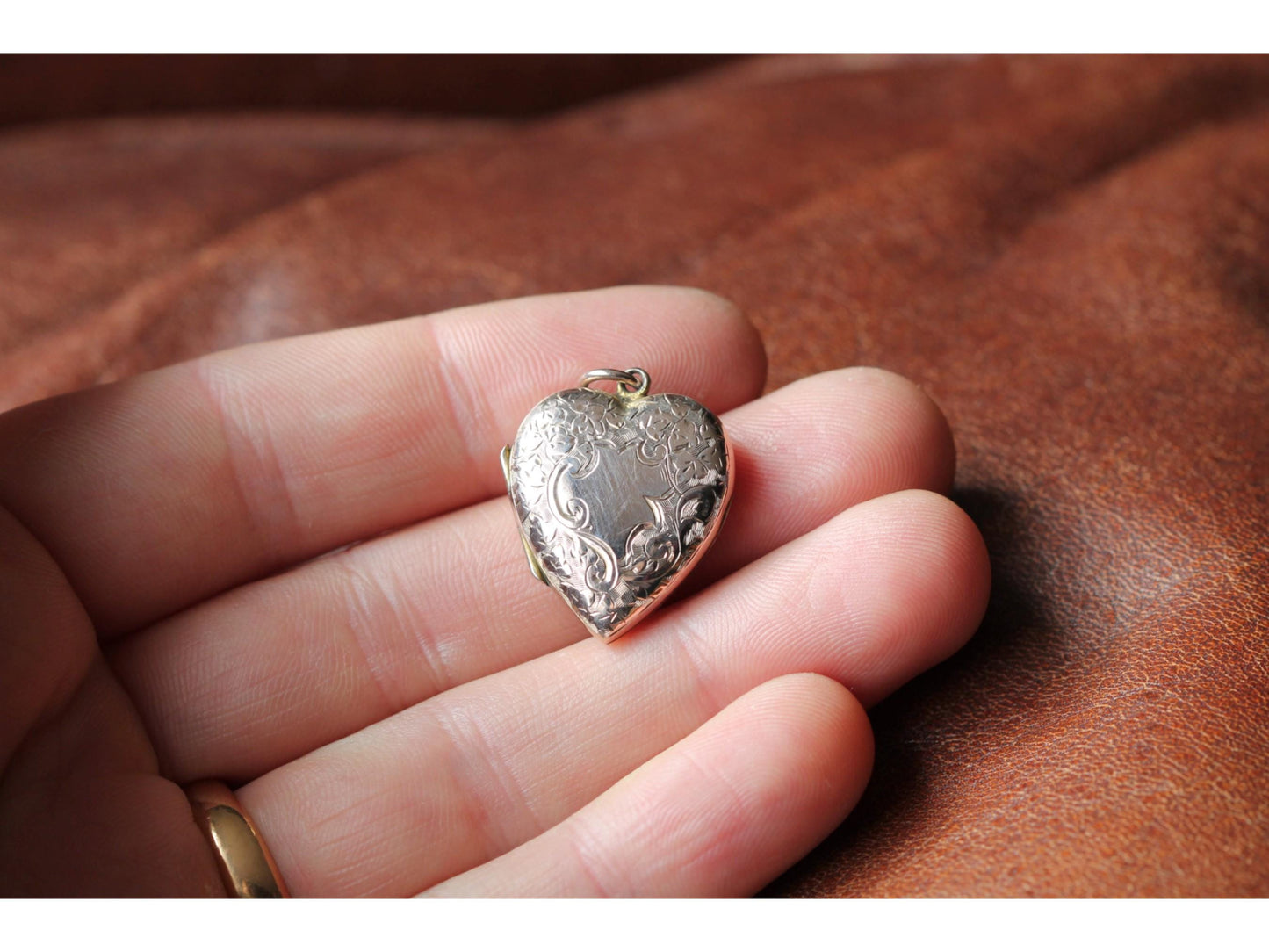 Antique 9ct Gold Forget Me Not Heart Locket
