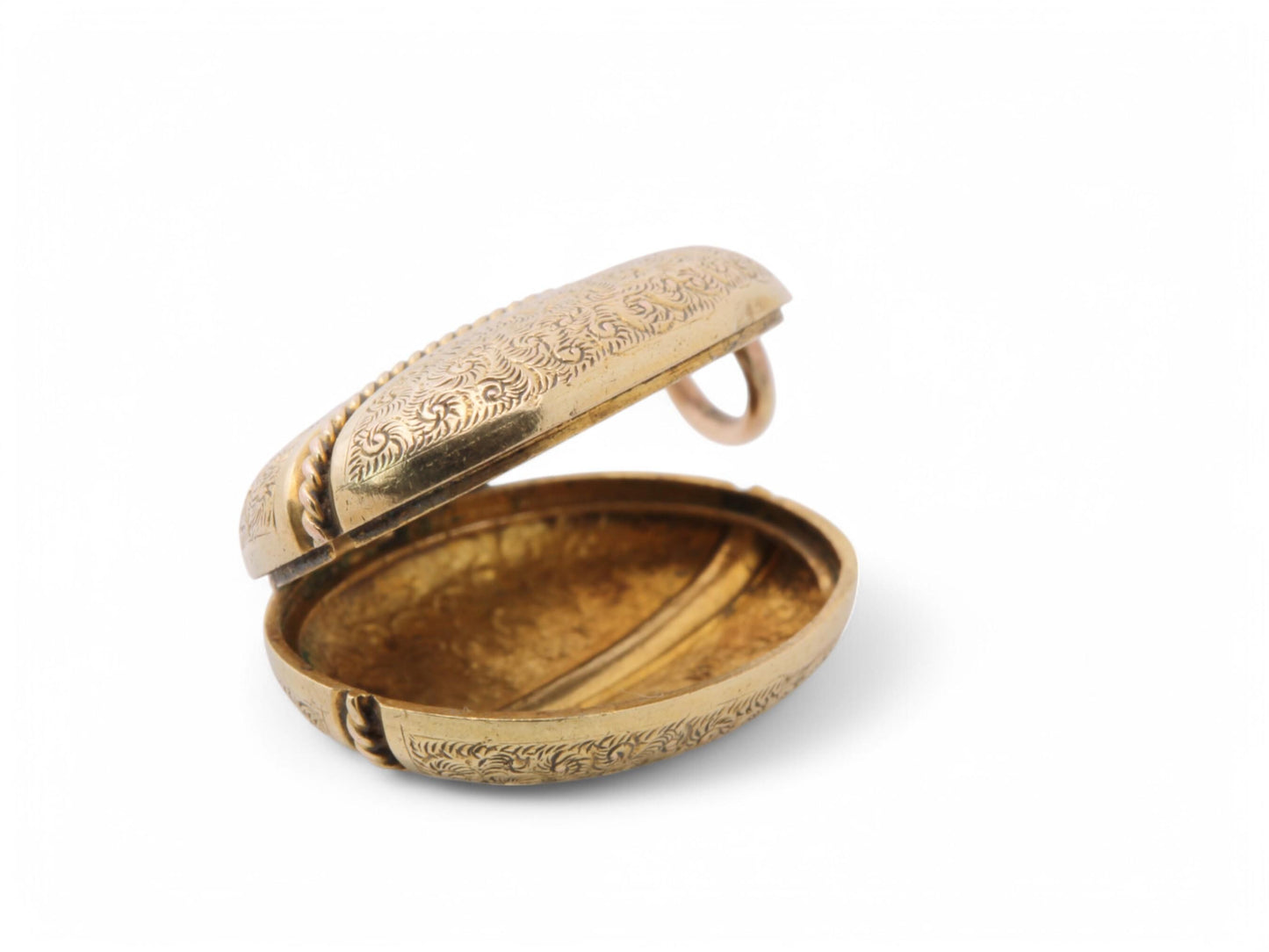 Antique 12.5ct Gold Coffee Bean Chased Locket