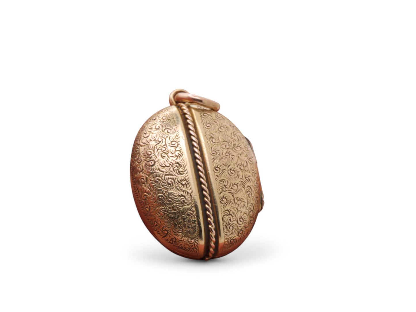 Antique 12.5ct Gold Coffee Bean Chased Locket