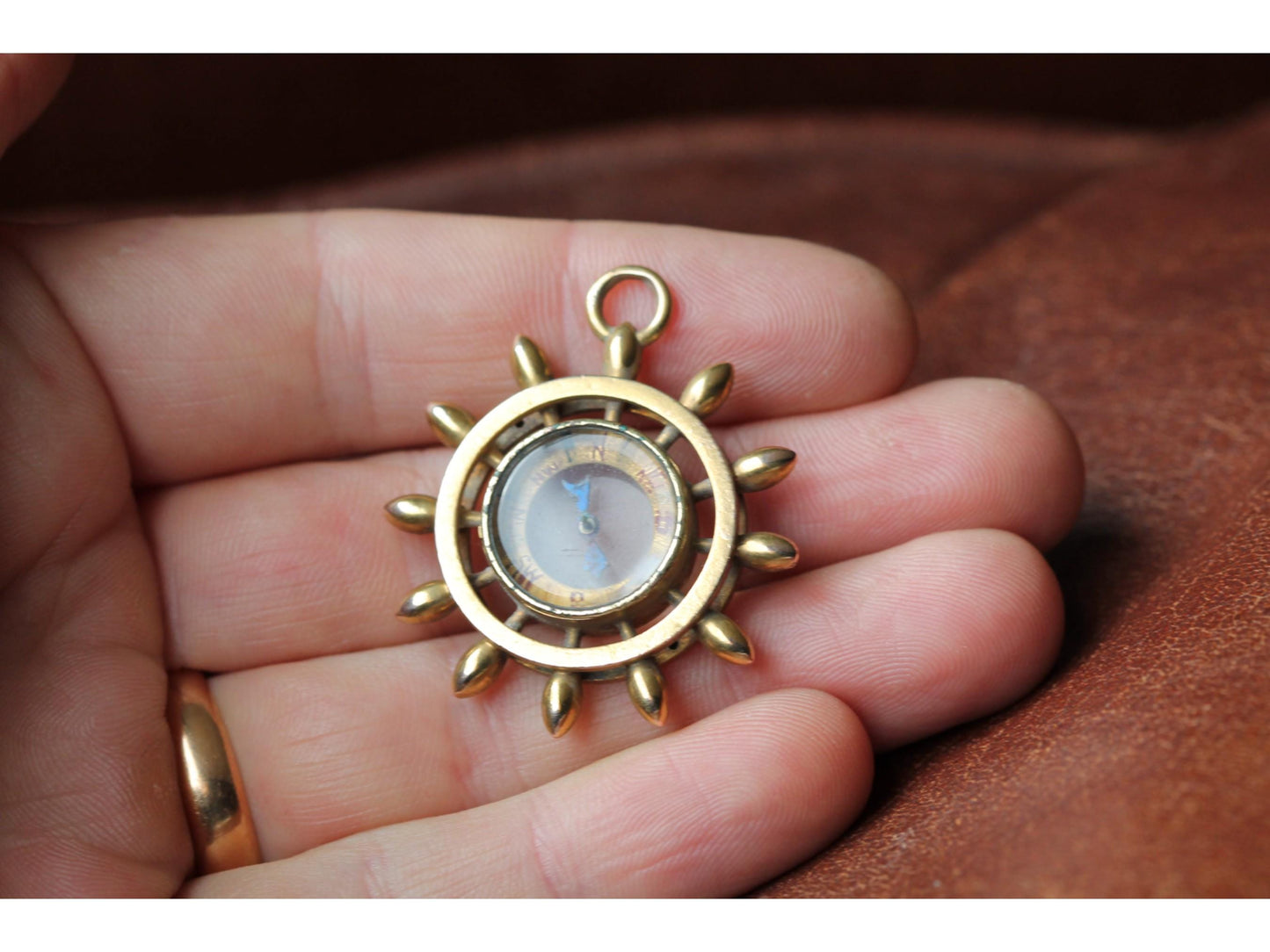 Antique 9ct Gold Ships Wheel Compass
