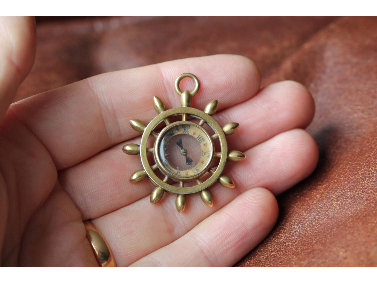 Antique-9ct-Gold-Ships-Wheel-Compass