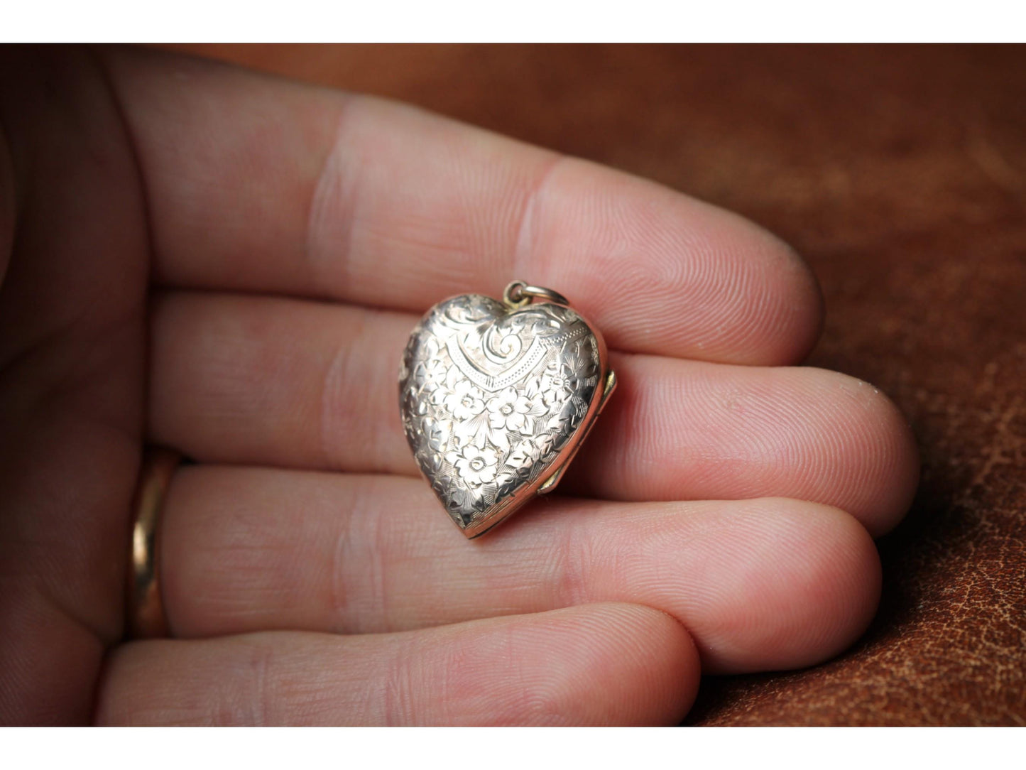 Antique 9ct Gold Forget Me Not Heart Locket
