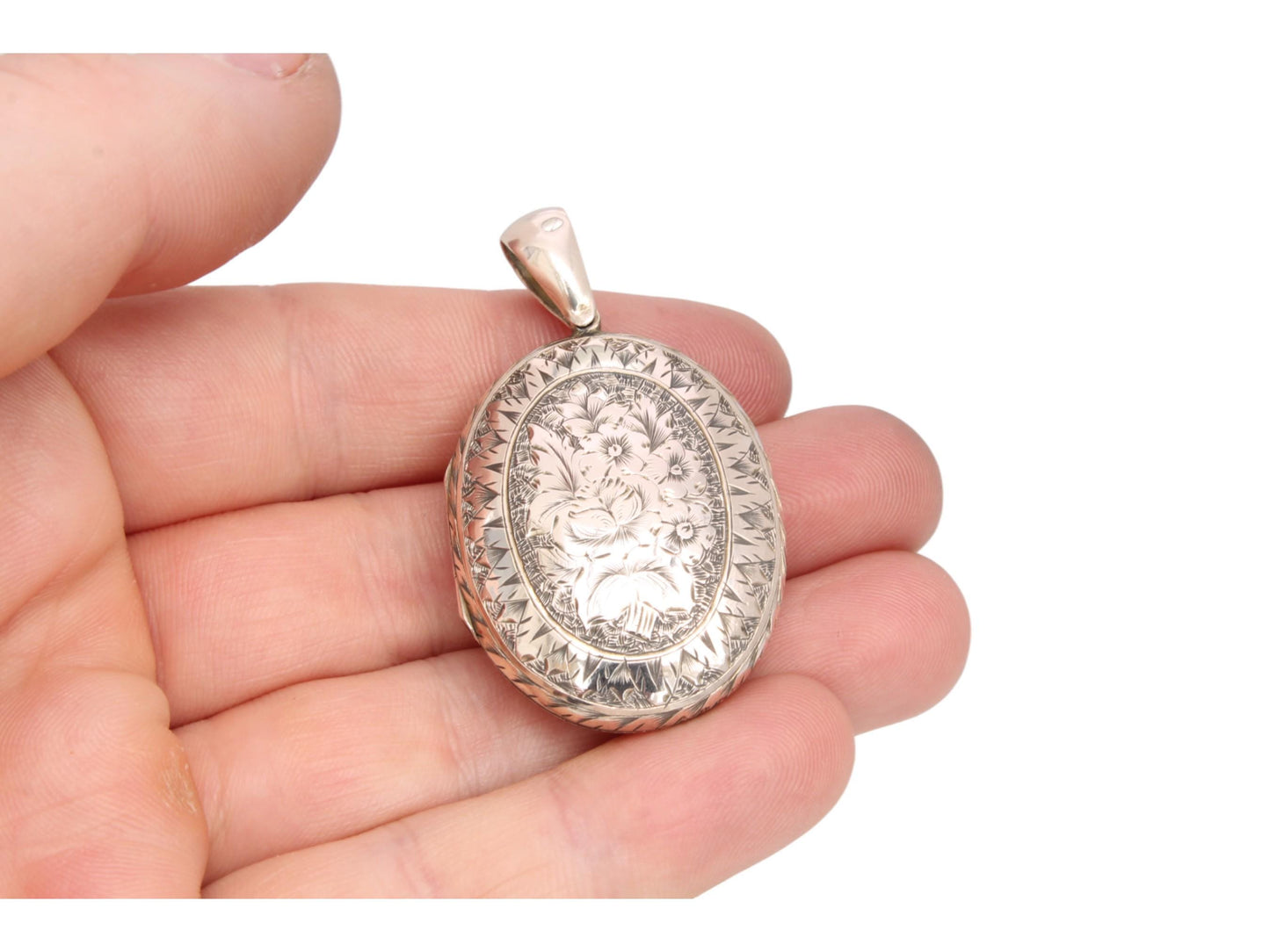 Antique 9ct Gold Chased Forget Me Not Locket