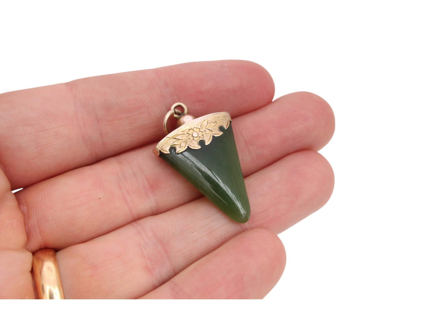 Antique-9ct-Gold-New-Zealand-Nephrite-Pendant