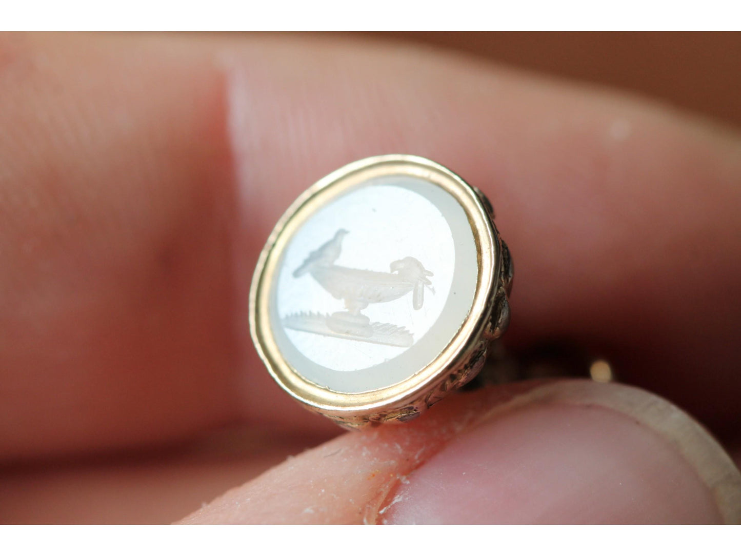 Antique 9ct Gold Filled Chalcedony Dove Bird Bath Intaglio Seal Pendant
