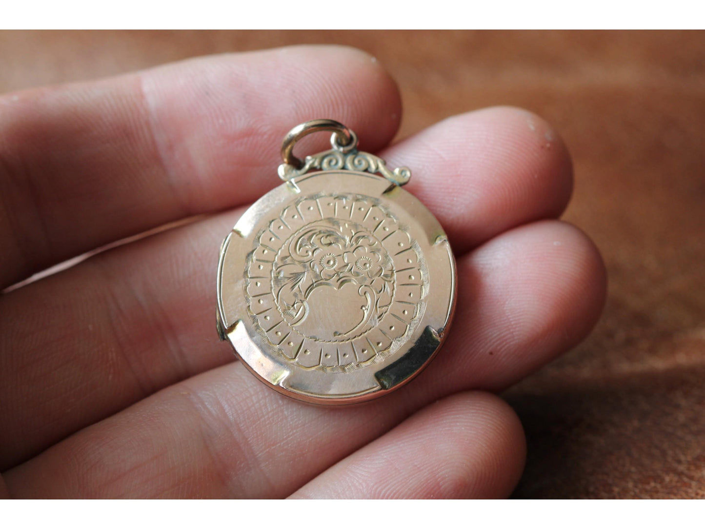 Antique 9ct Gold Forget Me Not Ivy Locket