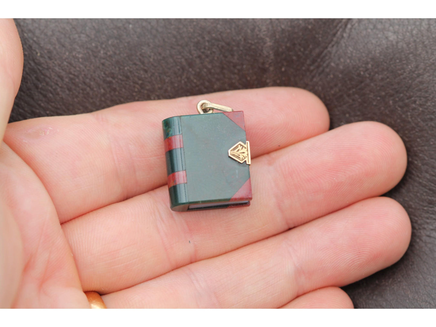 Antique 9ct Gold & Bloodstone, Carnelian Agate Book Pendant