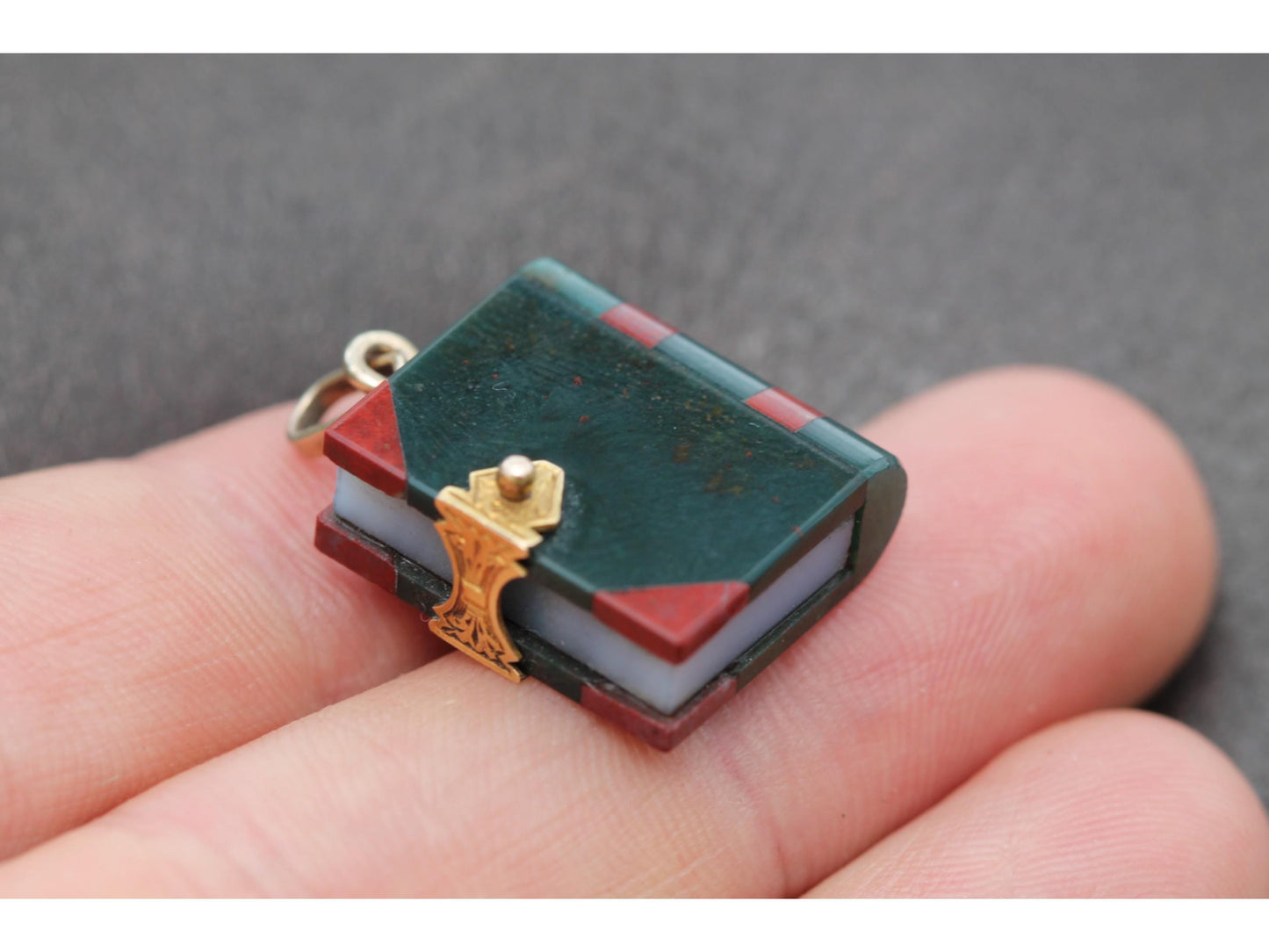 Antique 9ct Gold & Bloodstone, Carnelian Agate Book Pendant