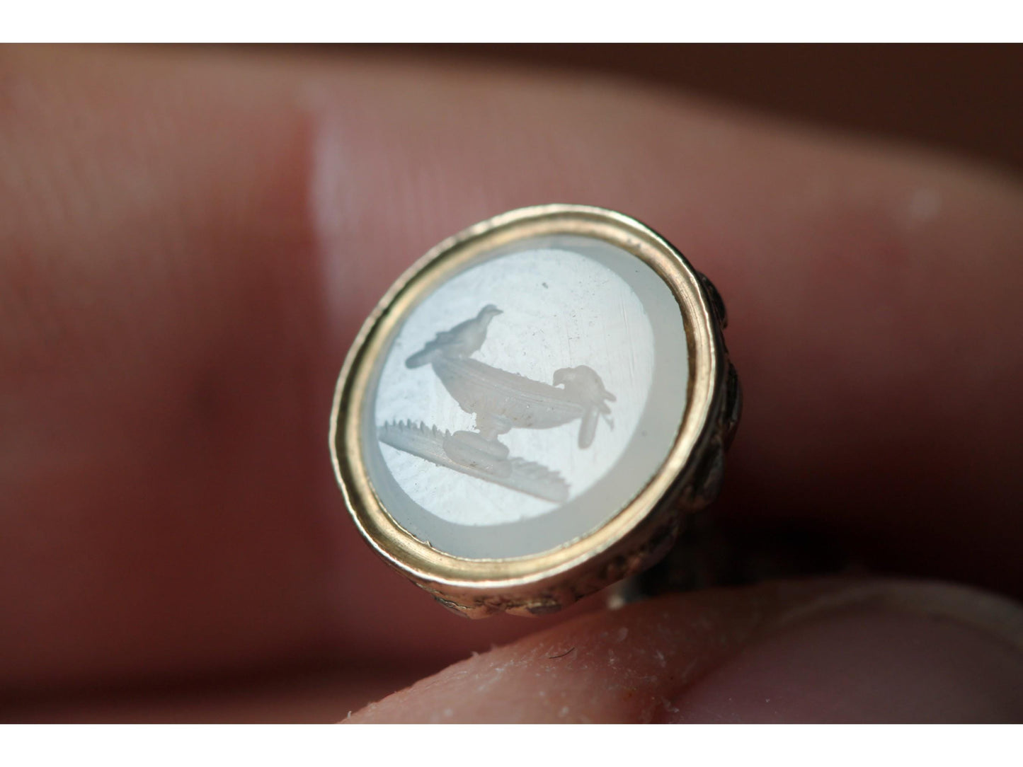 Antique 9ct Gold Filled Chalcedony Dove Bird Bath Intaglio Seal Pendant