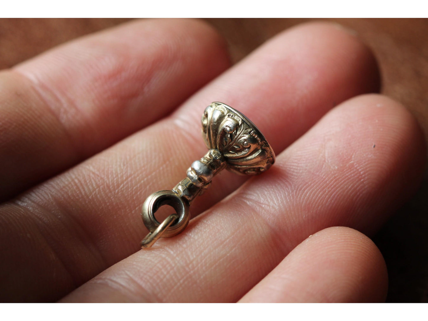 Antique-9ct-Gold-Filled-Chalcedony-Dove-Bird-Bath-Intaglio-Seal-Pendant
