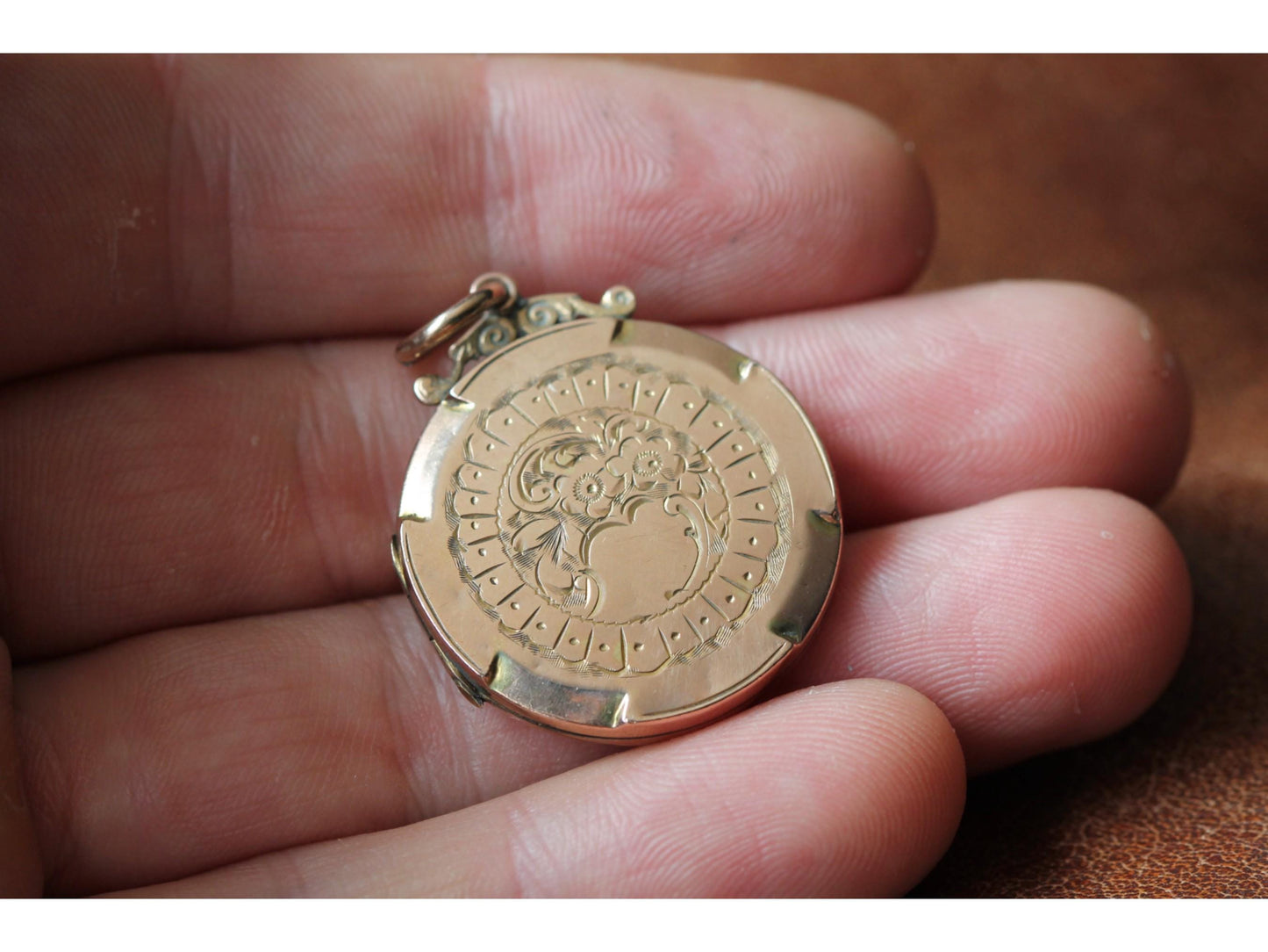 Antique 9ct Gold Forget Me Not Ivy Locket