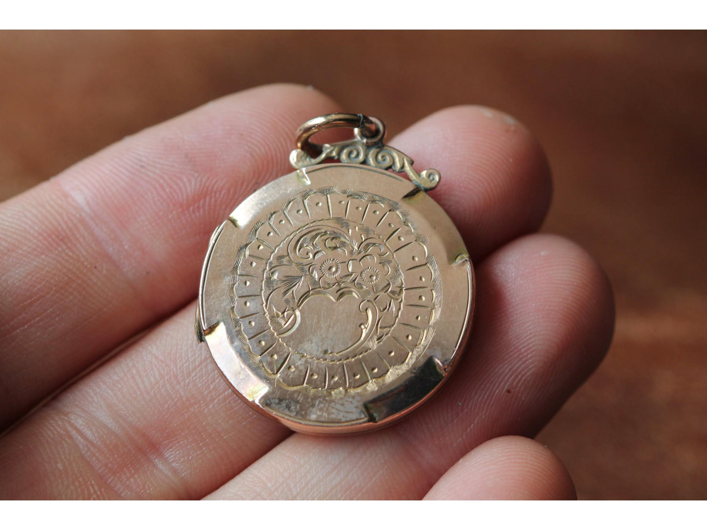 Antique-9ct-Gold-Forget-Me-Not-Ivy-Locket