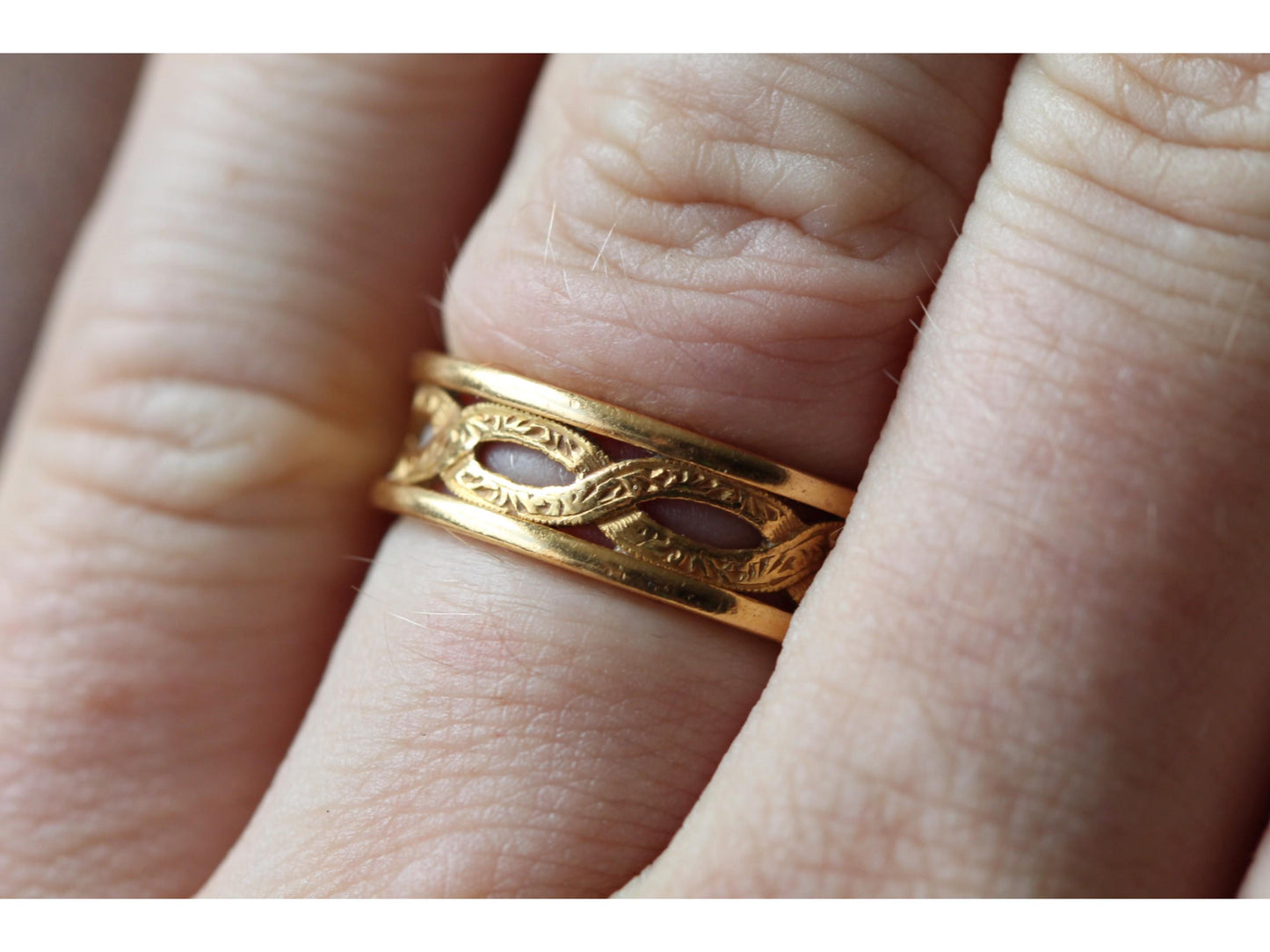 Vintage-22ct-Gold-Entwined-Wedding-Band-Ring