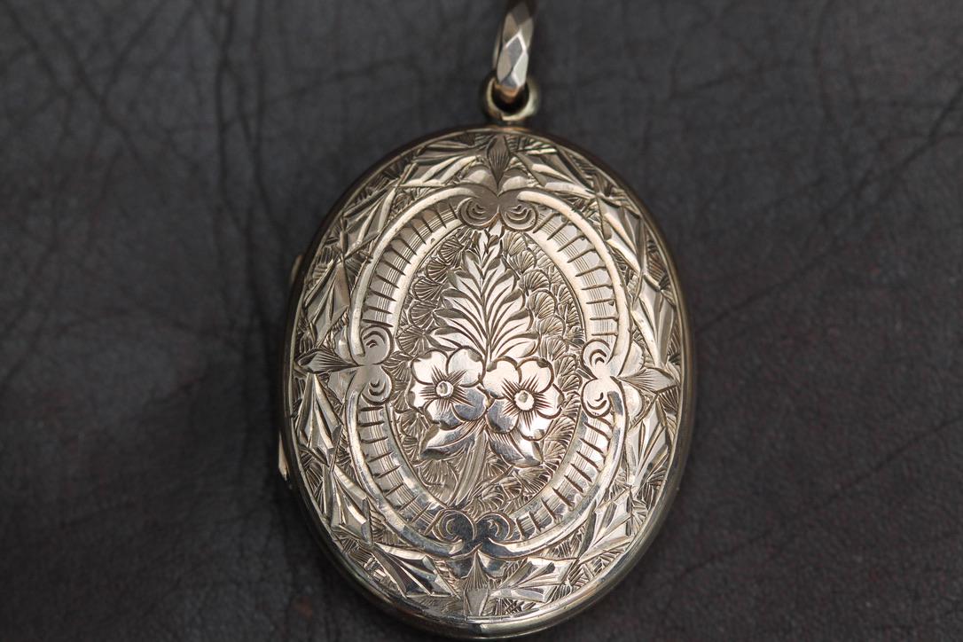 Antique 9ct Rose Gold Forget Me Not Chased Locket