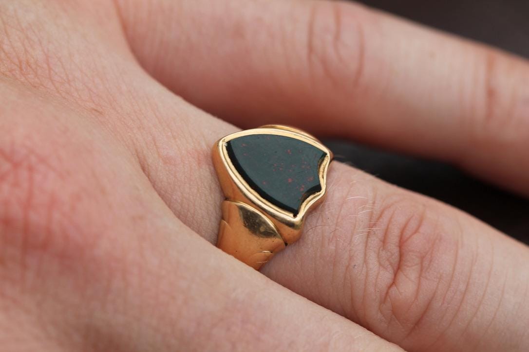 Antique 18ct Gold Shield Bloodstone Signet Ring, 1901