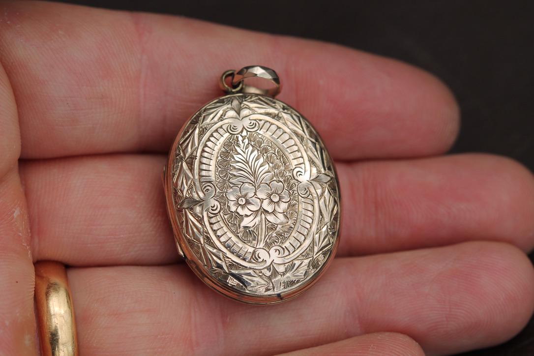 Antique 9ct Rose Gold Forget Me Not Chased Locket