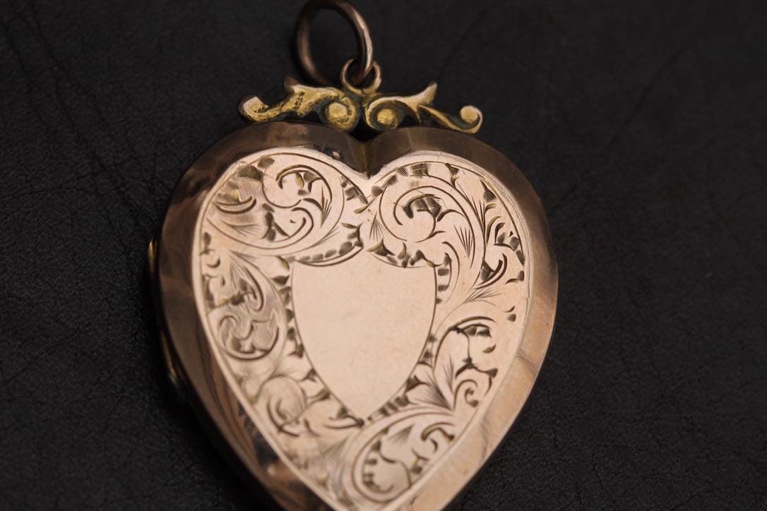 Antique 9ct Rose Gold Large Chased Heart Locket