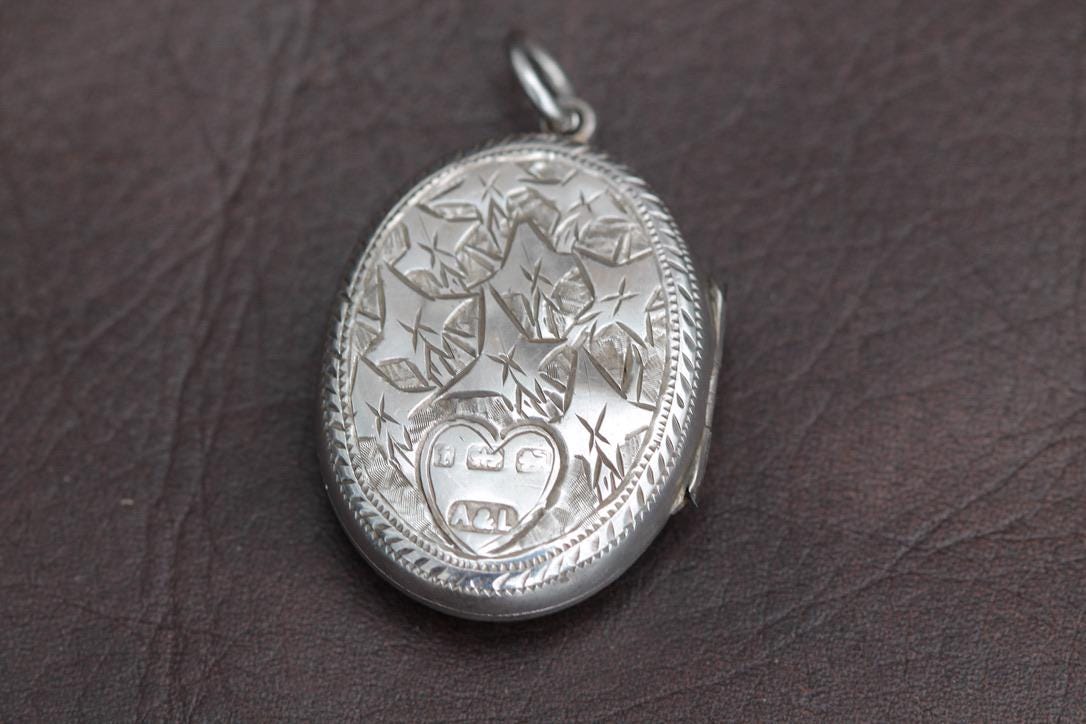 Antique-Sterling-Silver-Lucky-Horseshoe-Locket,-1883