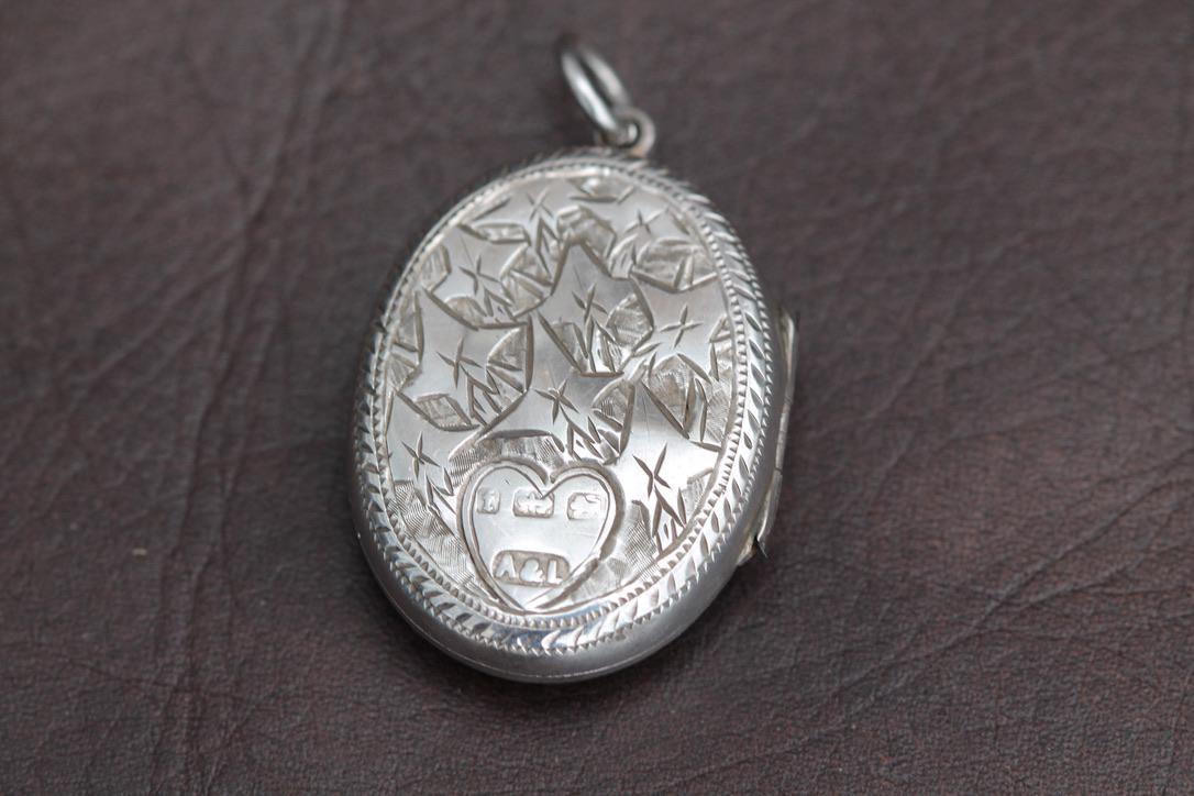 Antique-Sterling-Silver-Lucky-Horseshoe-Locket,-1883