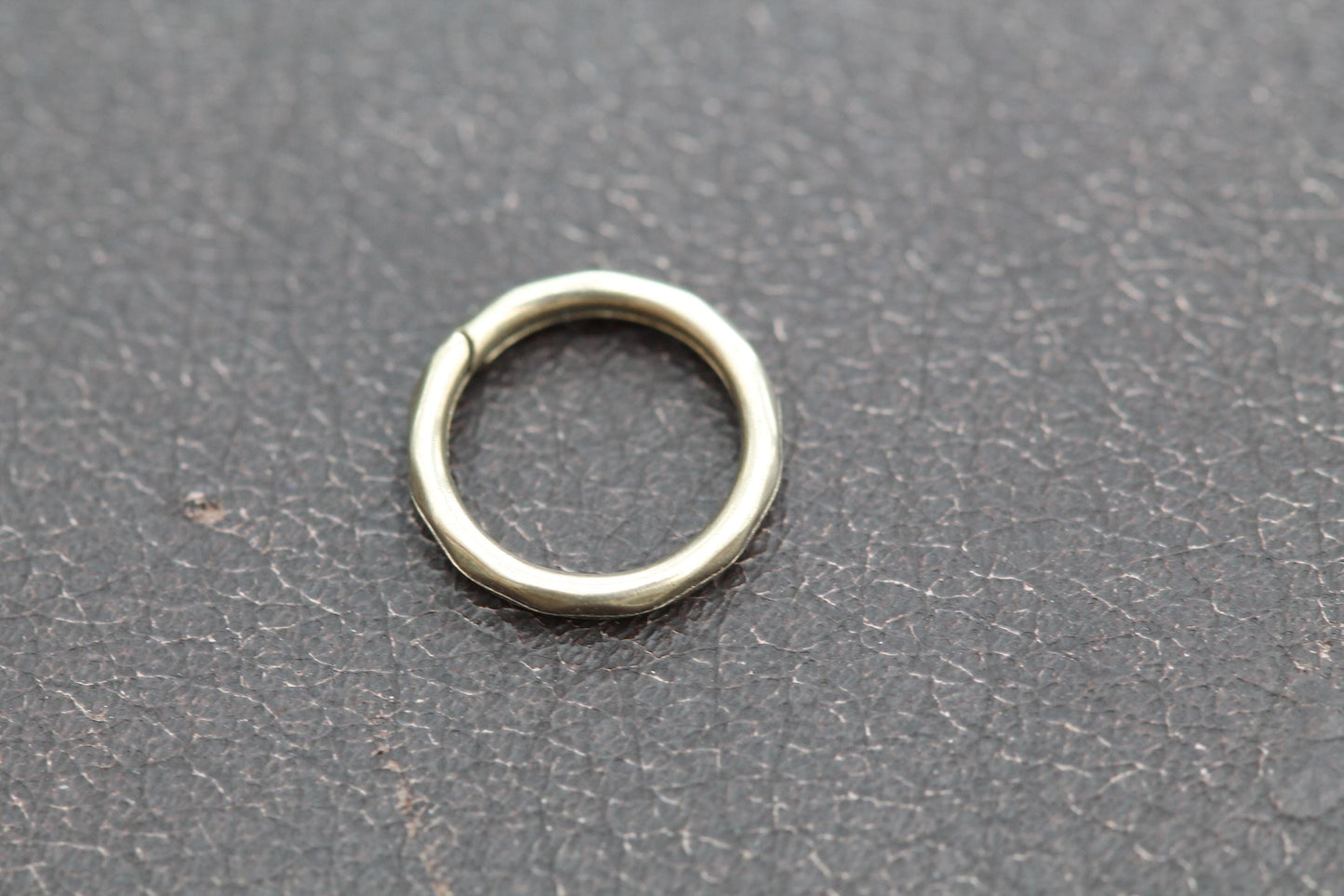 Antique 9ct Gold Faceted Split Ring